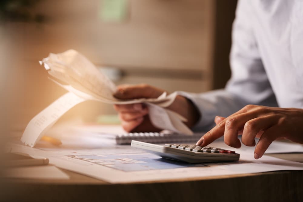 Küçük işletme sahipleri ve finansal yönetim konusunda ilgilenen herkes için, cari hesap ekstresi, işletme finanslarının önemli bir parçasıdır. Bu makalede, cari hesap ekstresi kavramını ve önemli öğelerini inceleyeceğiz.