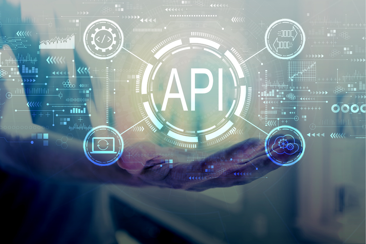 API, bir uygulamanın diğer bir uygulama ile iletişim kurmasını sağlayan aracı bir programdır. API bankacılığı ile işletmeler farklı uygulamalar üzerinden de bankacılık servislerine kolaylıkla ulaşabilir.
